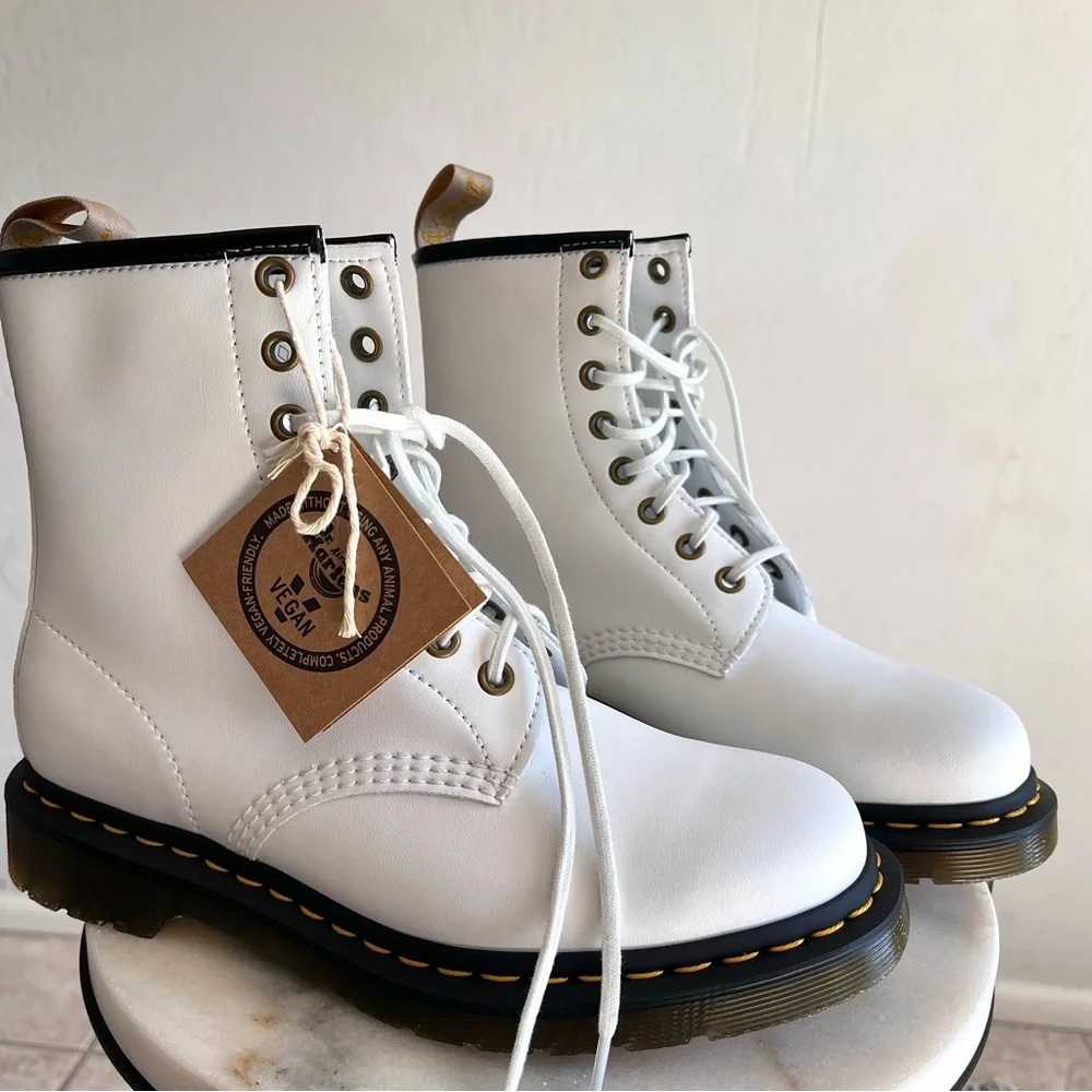 SOLD!!🧾🍒DOC MARTEN VEGAN LEATHER WHITE 1460 KEMBLE LACE UP BOOTS 7W/6M - Picture 1 of 15